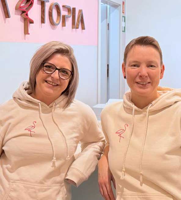 Tina und Suse im Anmeldebereich immer ein Lächeln auf den Lippen